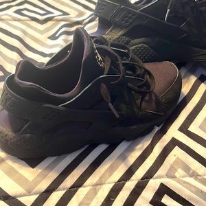 Gently User Black Nike (Men)